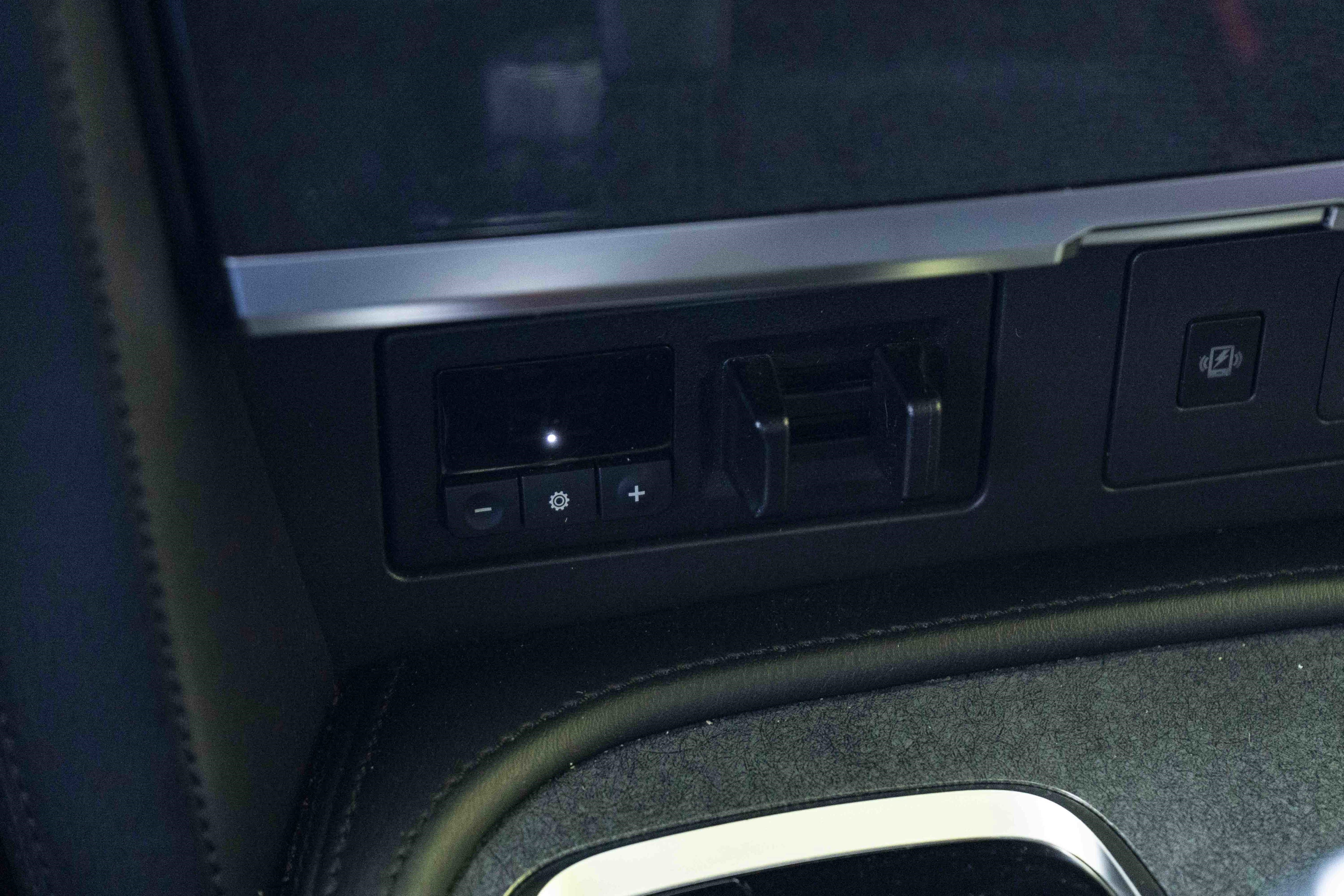 Used 2023 Nissan Armada SL w/ Midnight Edition Package RWD image 34
