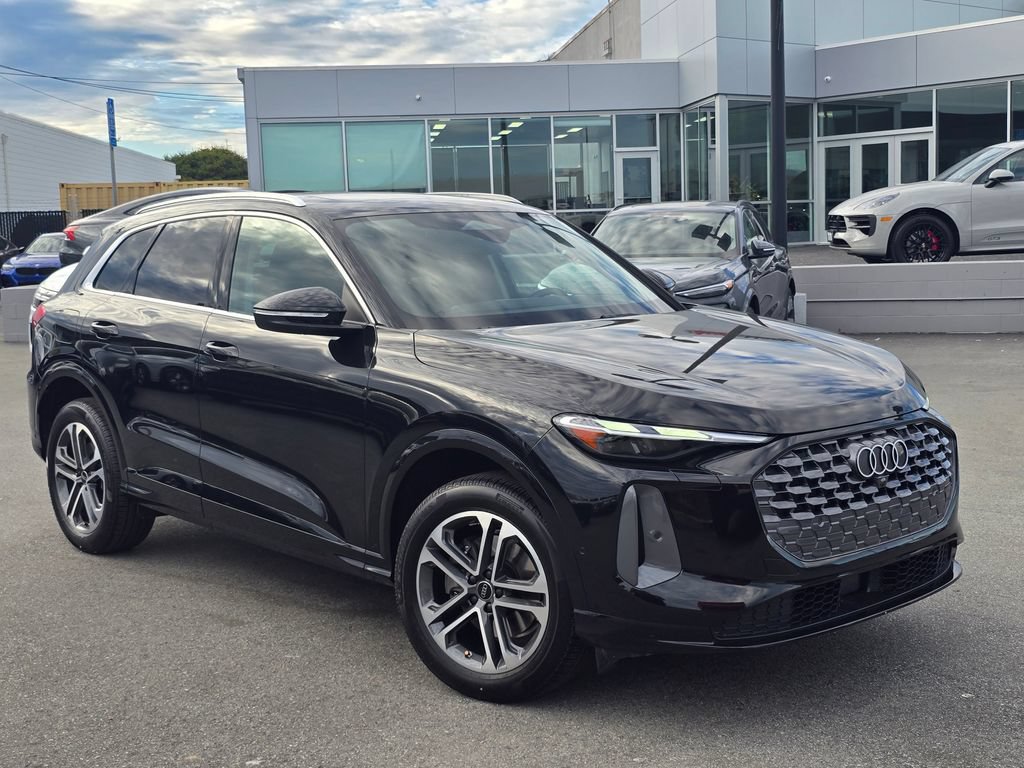 Used 2025 Audi Q5 Premium w/ Convenience Package AWD/4WD image 1