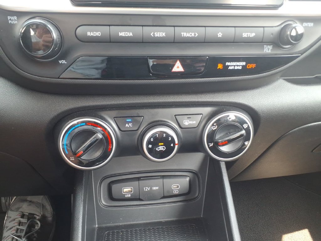 Certified 2025 Hyundai Venue SE FWD image 23