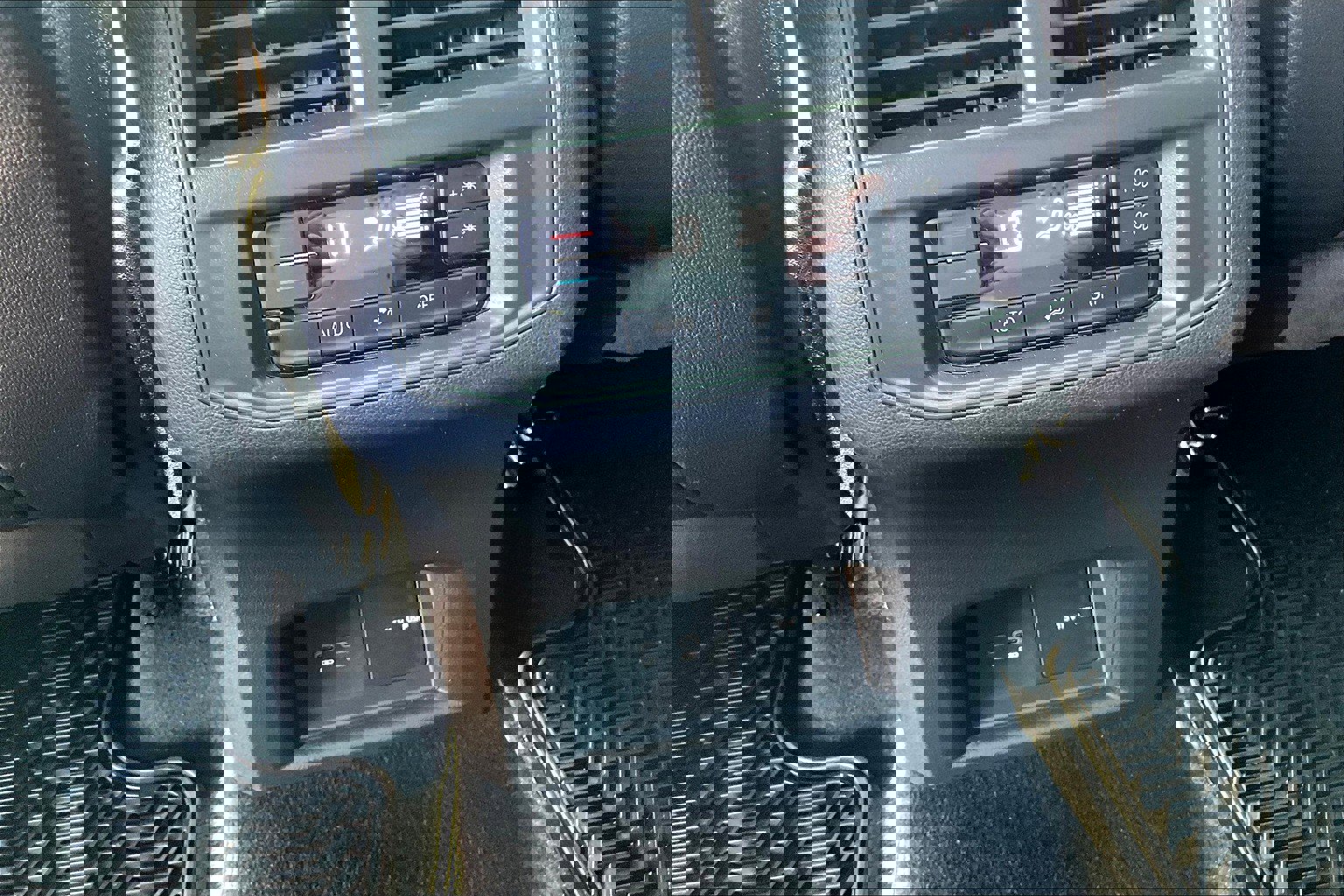 Used 2021 Volkswagen Atlas SEL image 36