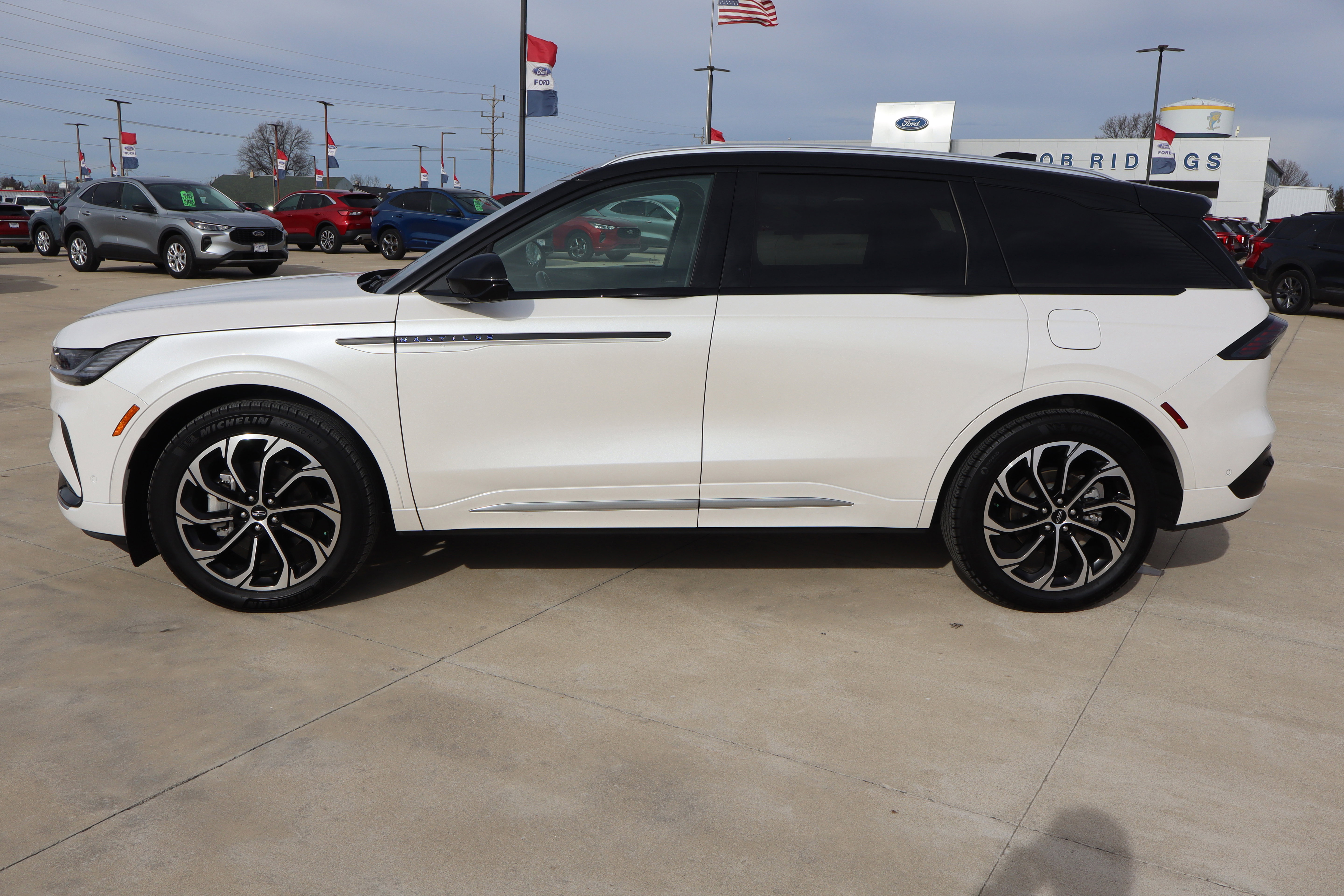 Used 2024 Lincoln Nautilus Reserve w/ Equipment Group 202A image 9