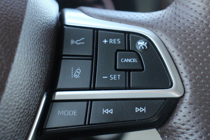 Certified 2024 Toyota Sienna Platinum FWD image 26