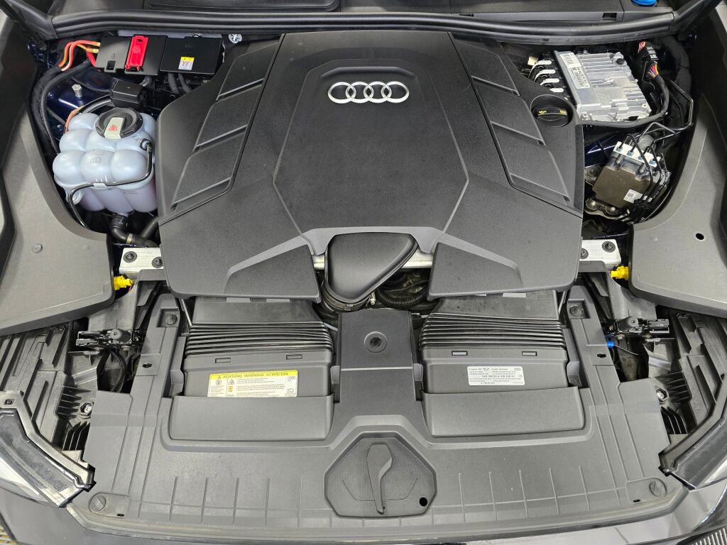 Used 2020 Audi Q8 Prestige image 10