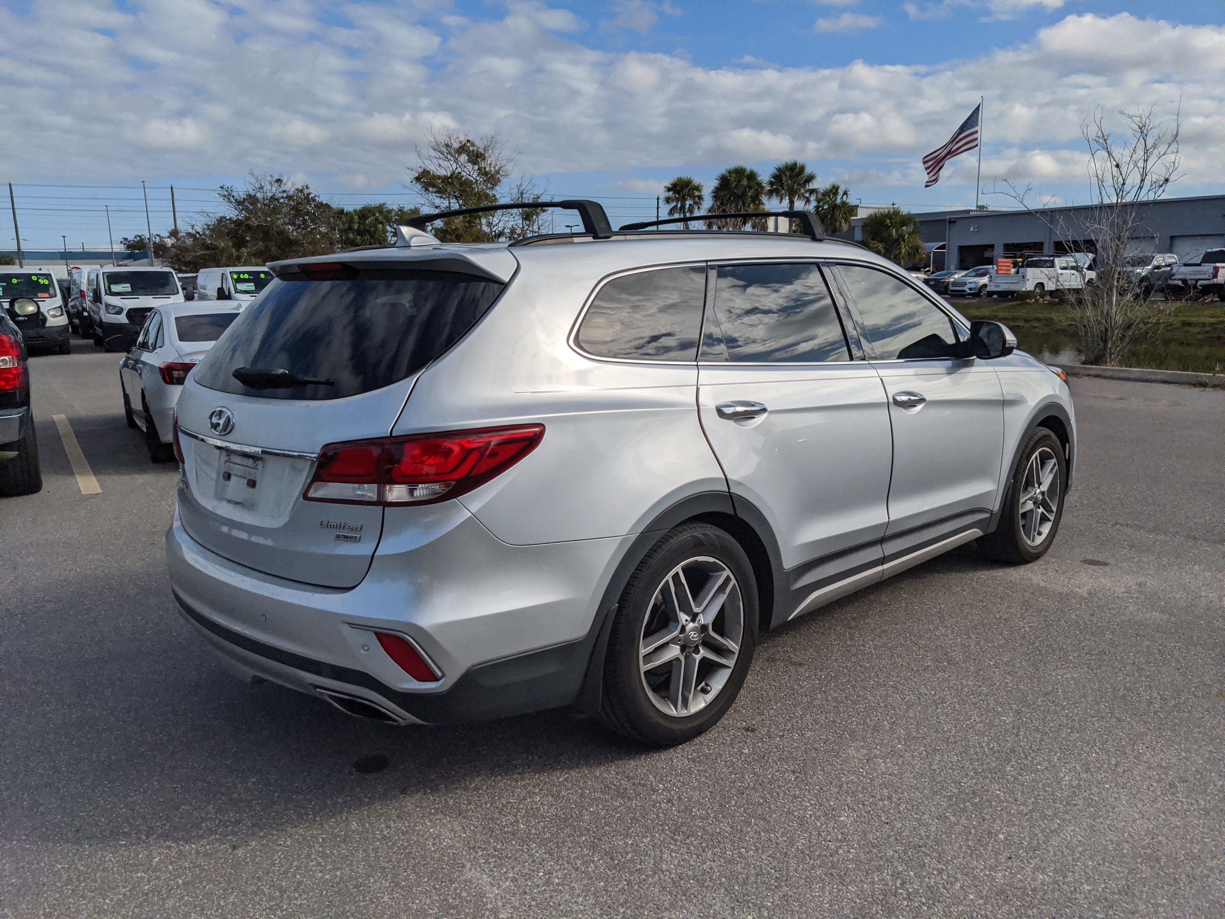 Used 2017 Hyundai Santa Fe Limited image 7