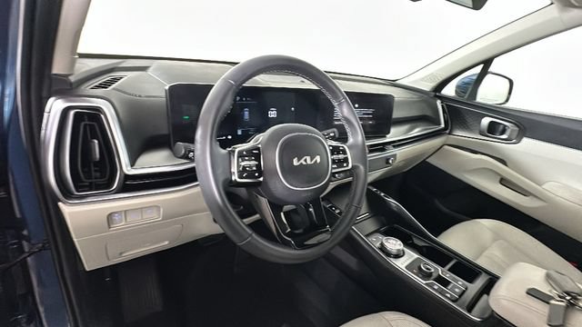 Used 2025 Kia Sorento EX AWD/4WD image 13