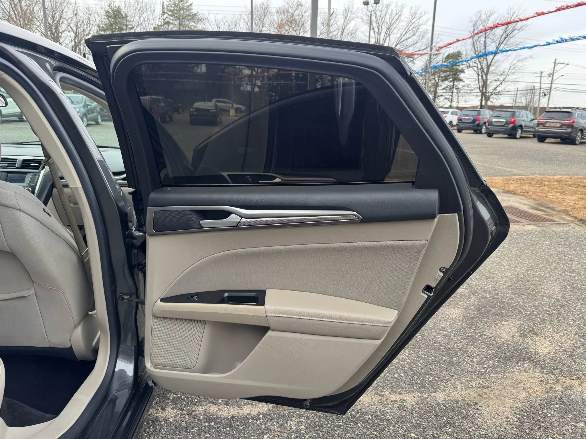 Used 2017 Ford Fusion SE image 19