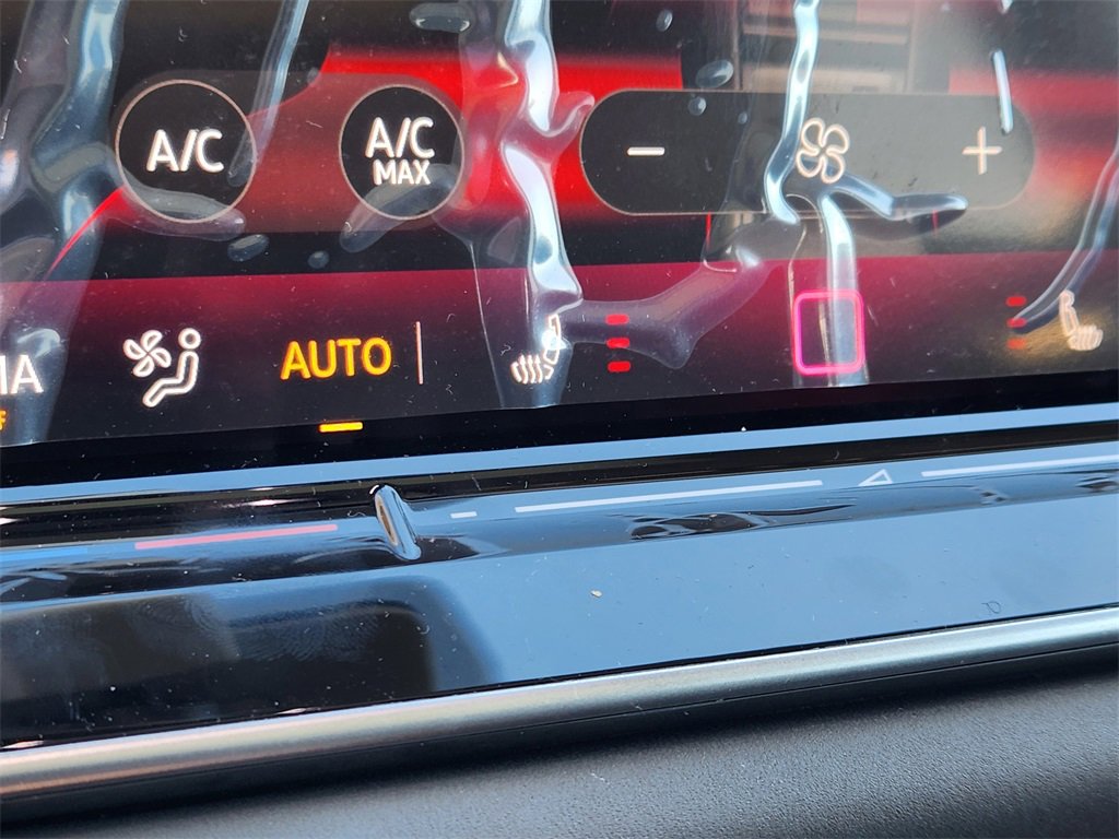 New 2025 Volkswagen Tiguan SE image 14