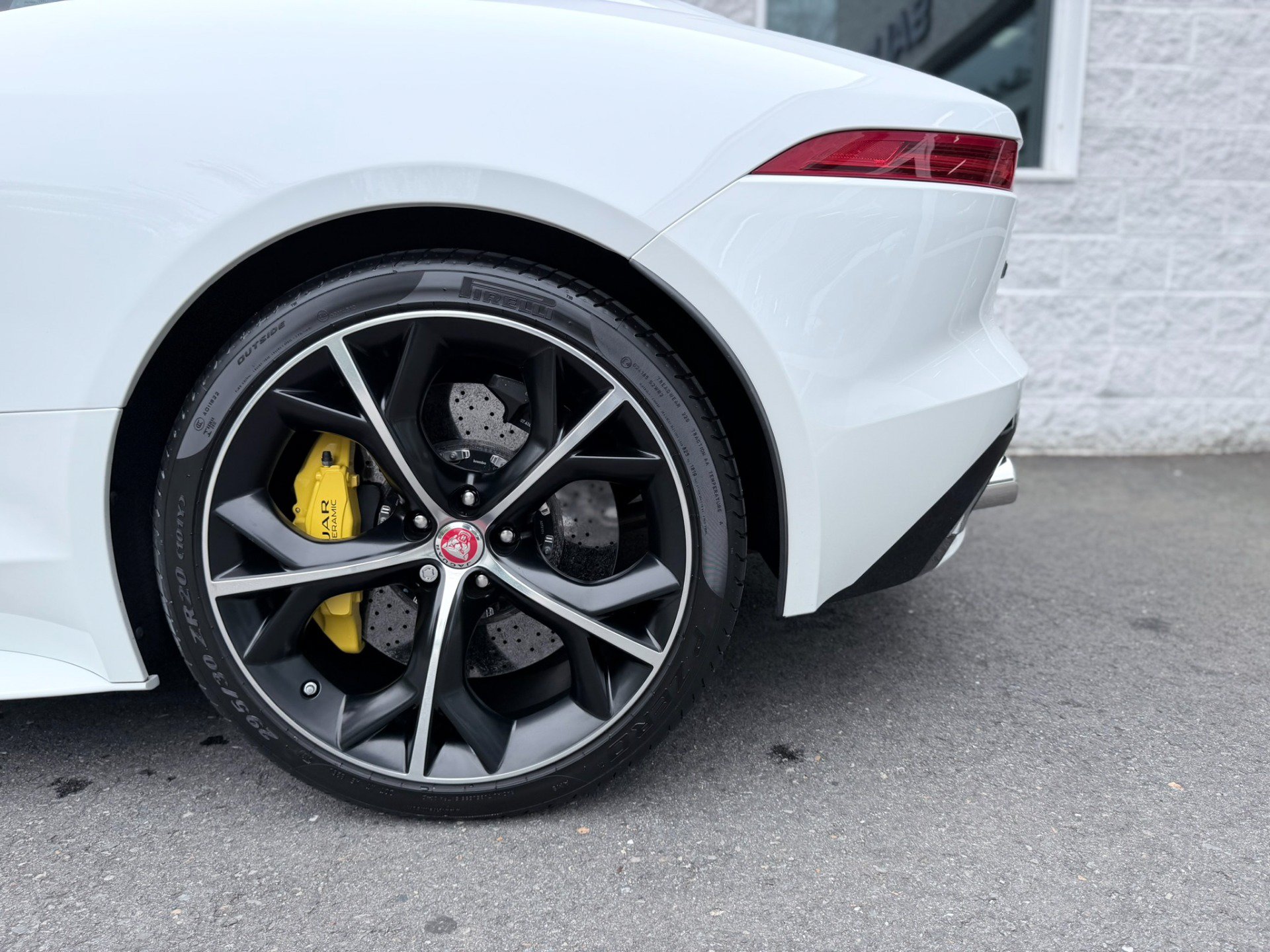 Used 2017 Jaguar F-TYPE R AWD/4WD image 43