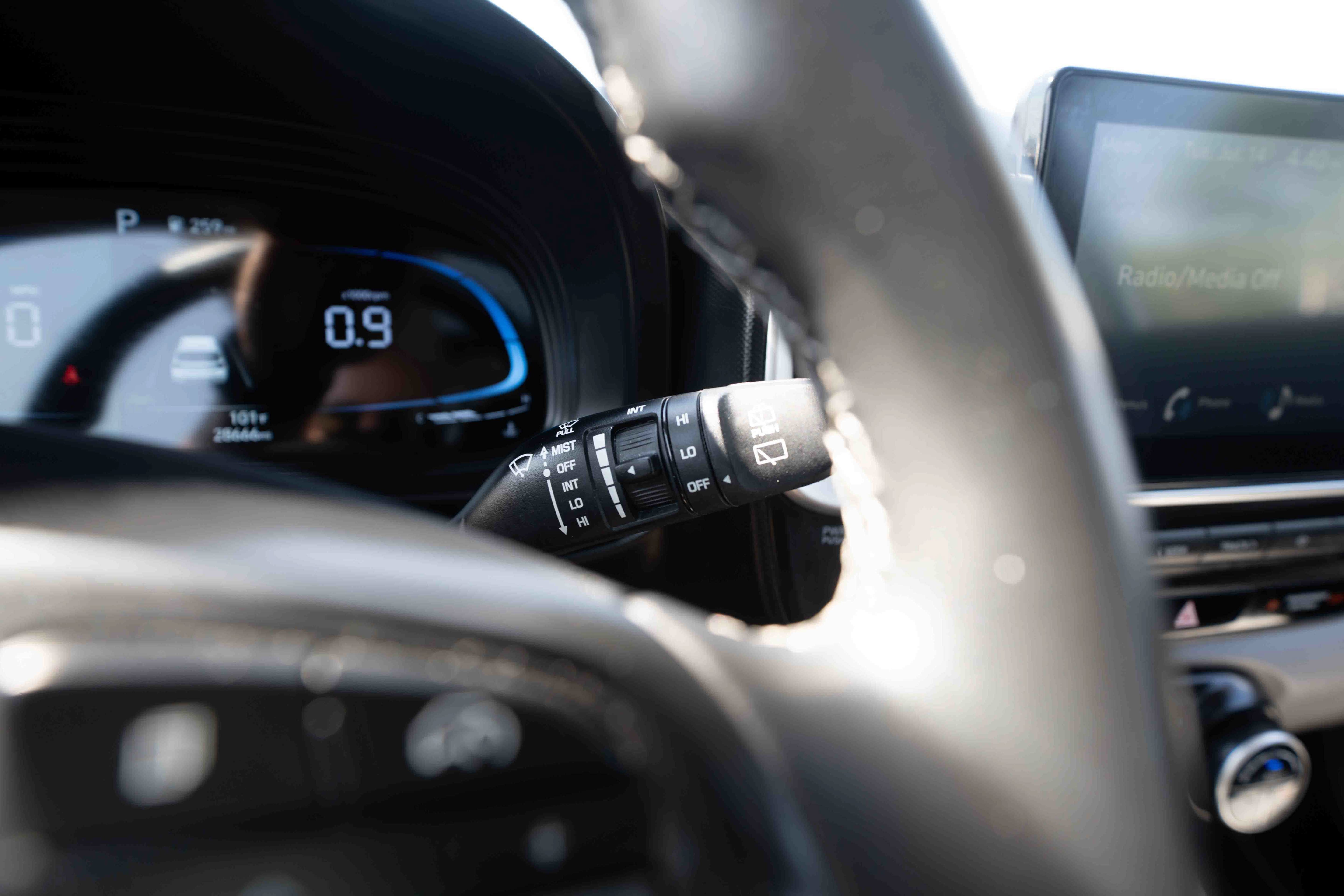 Used 2025 Hyundai Venue SEL FWD image 14