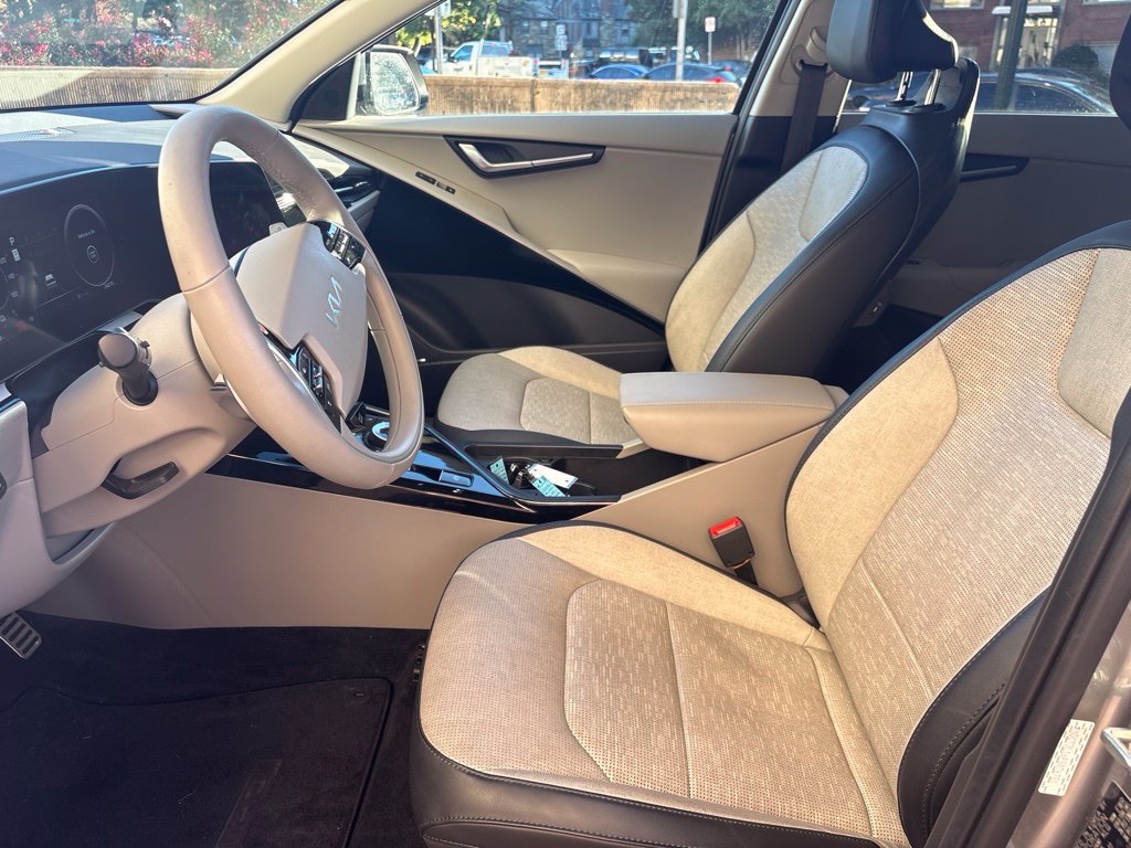 Used 2023 Kia Niro Wave w/ Wave Preserve Package FWD image 12