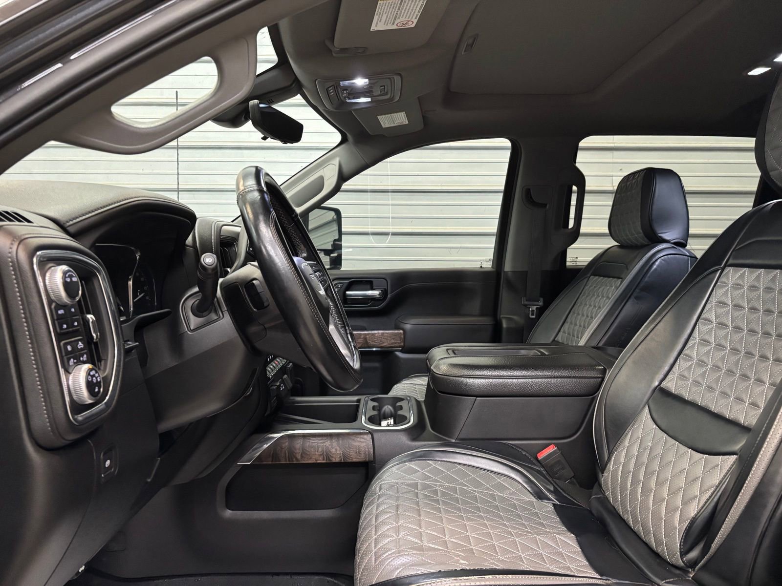 Used 2020 GMC Sierra 3500 Denali w/ Denali Ultimate Package image 10