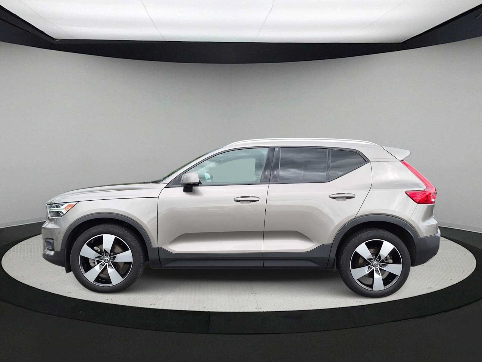 Used 2022 Volvo XC40 T5 Momentum w/ Premium Package AWD/4WD image 5