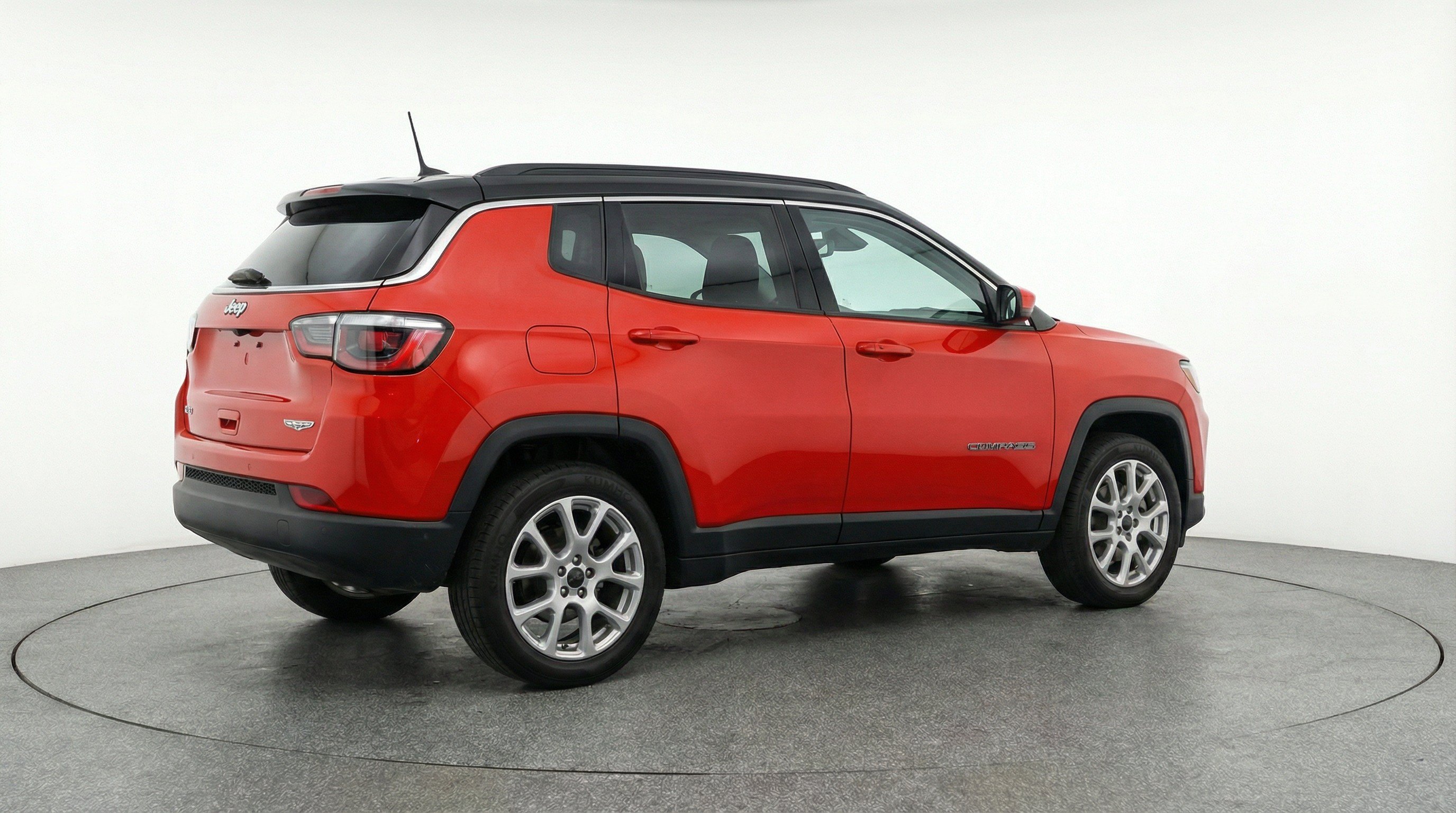 Used 2025 Jeep Compass Limited AWD/4WD image 9