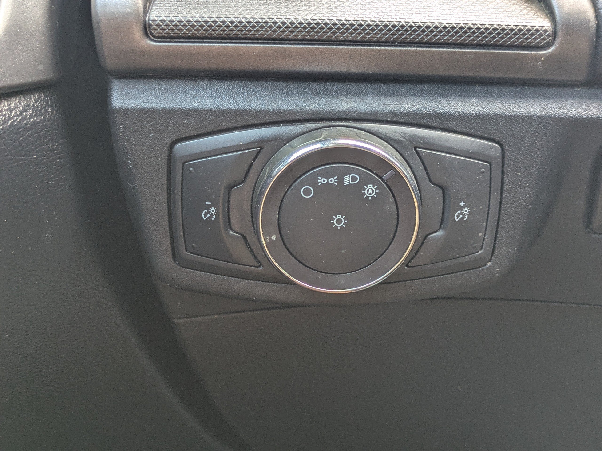 Used 2020 Ford Fusion SE FWD image 19