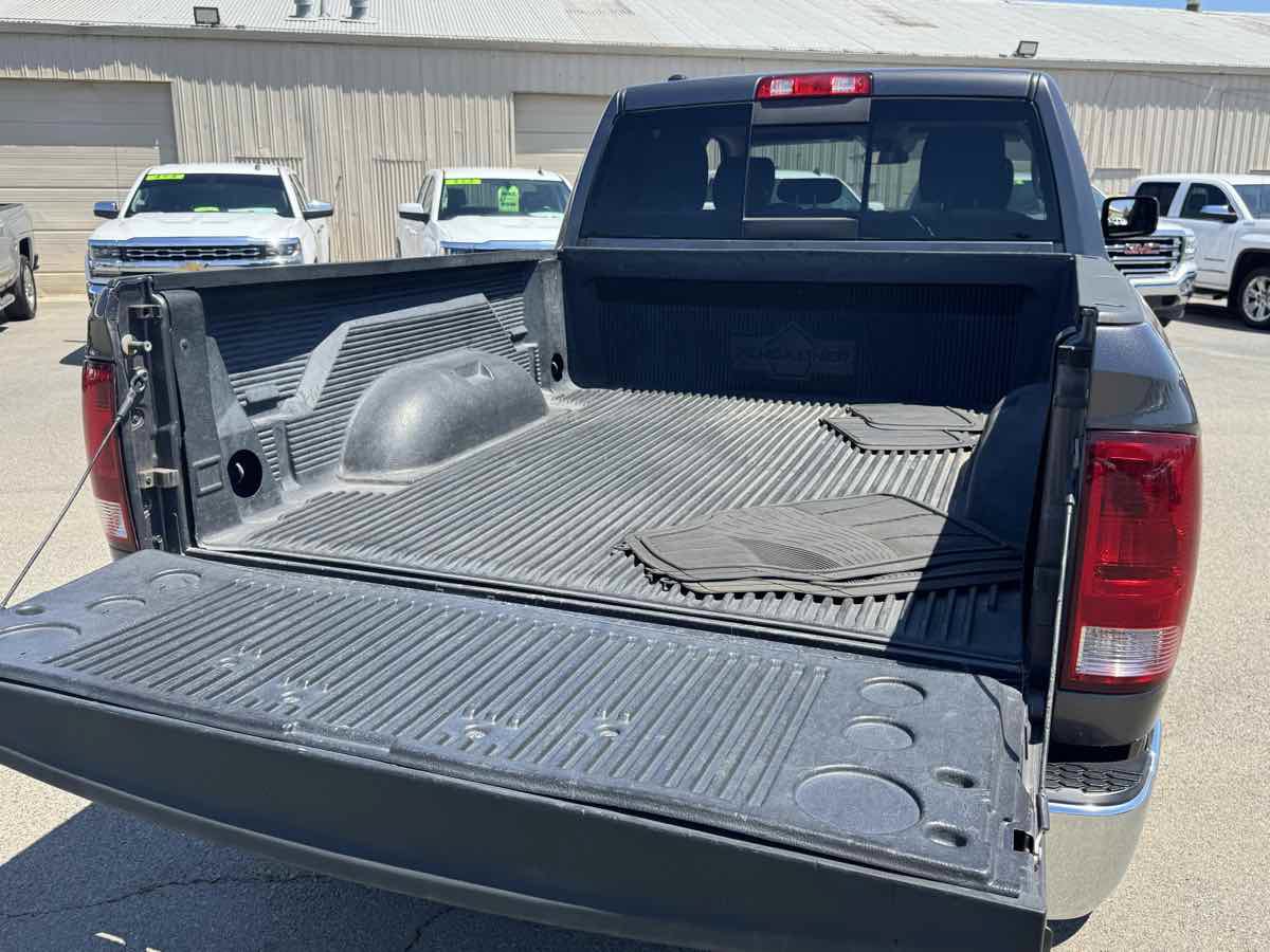 Used 2017 RAM 1500 Classic SLT AWD/4WD image 10