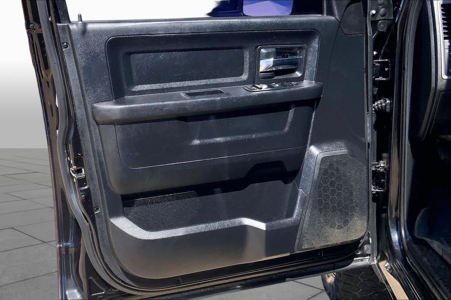 Used 2015 RAM 1500 Express RWD image 19