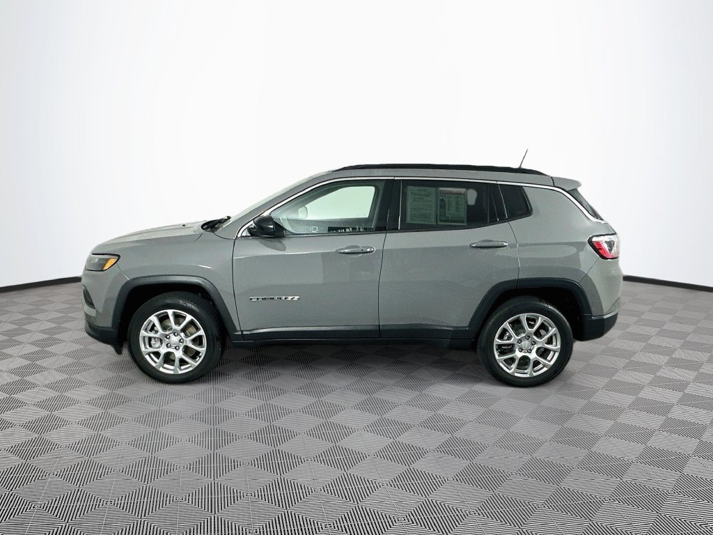 Used 2023 Jeep Compass Latitude AWD/4WD image 6