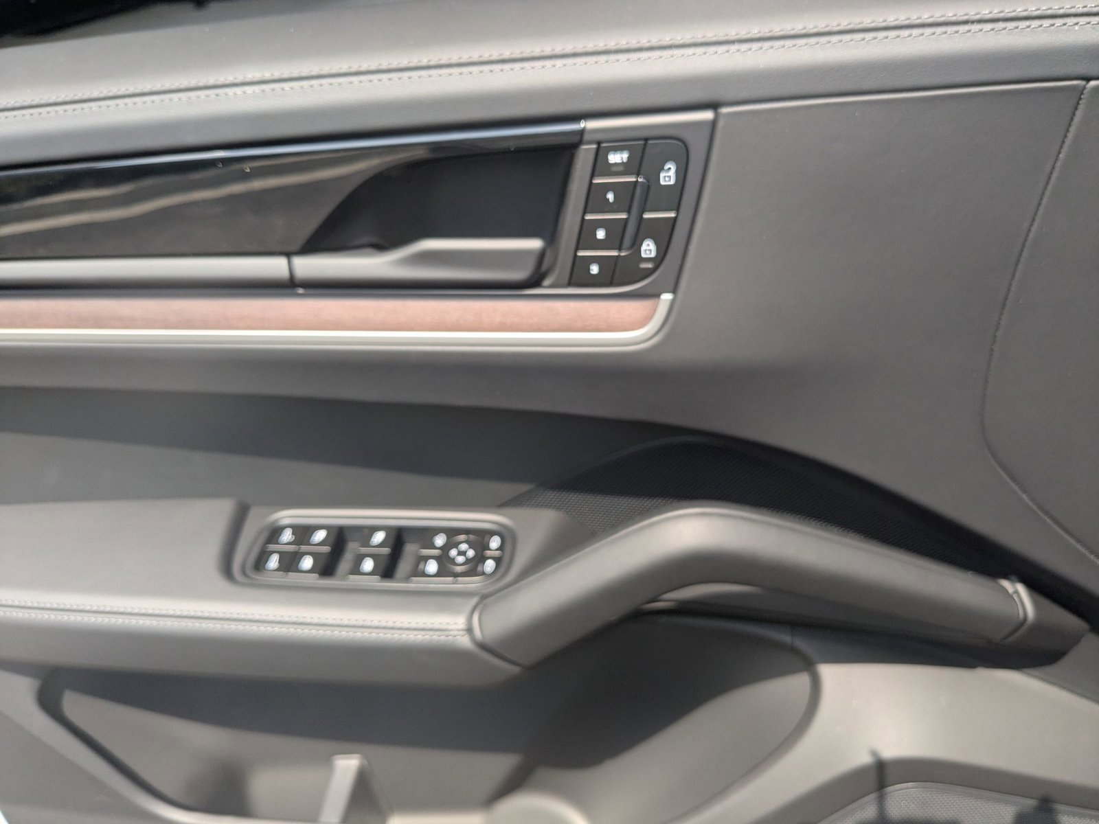 New 2025 Porsche Cayenne GTS image 13