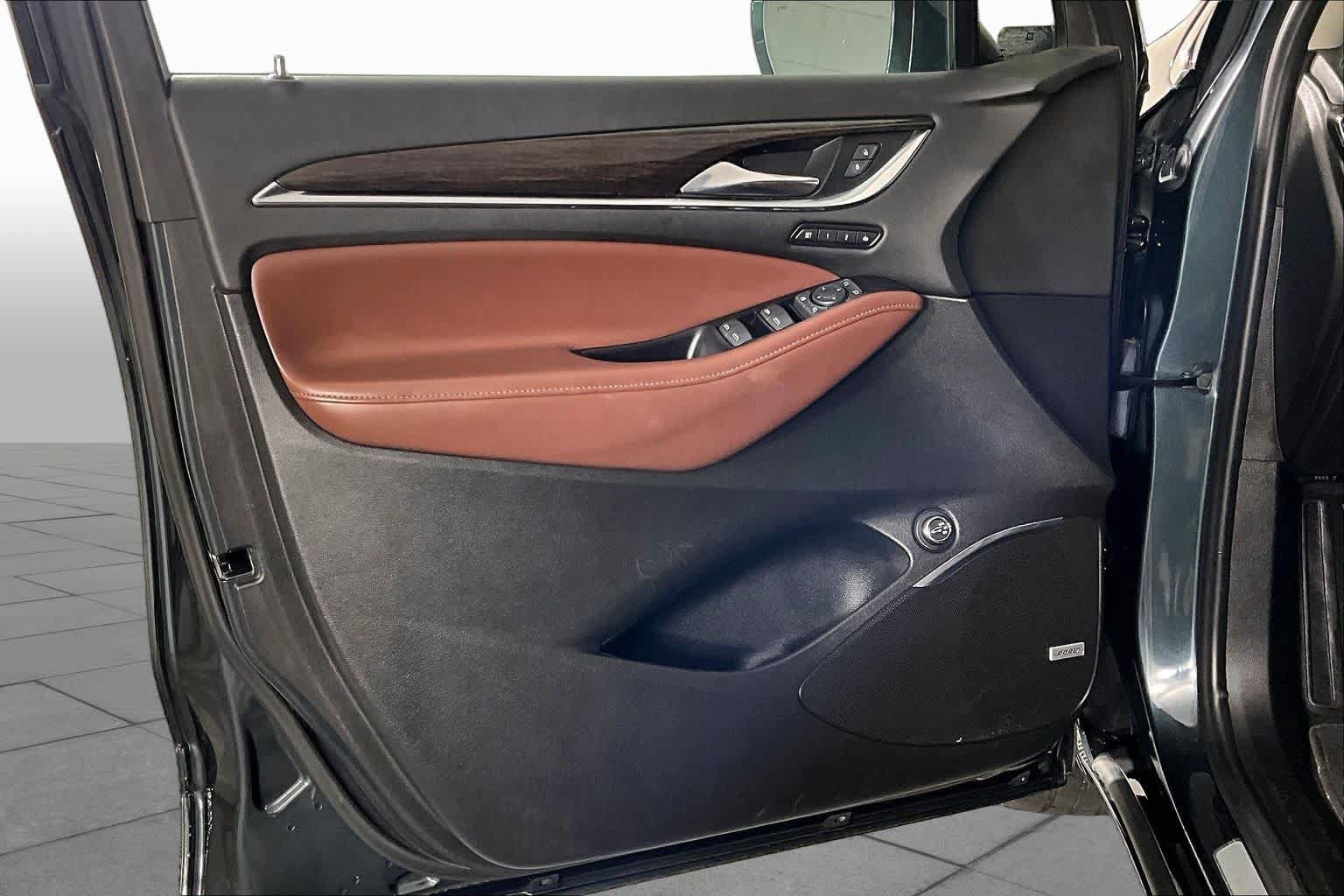 Used 2018 Buick Enclave Avenir w/ Avenir Technology Package FWD image 20