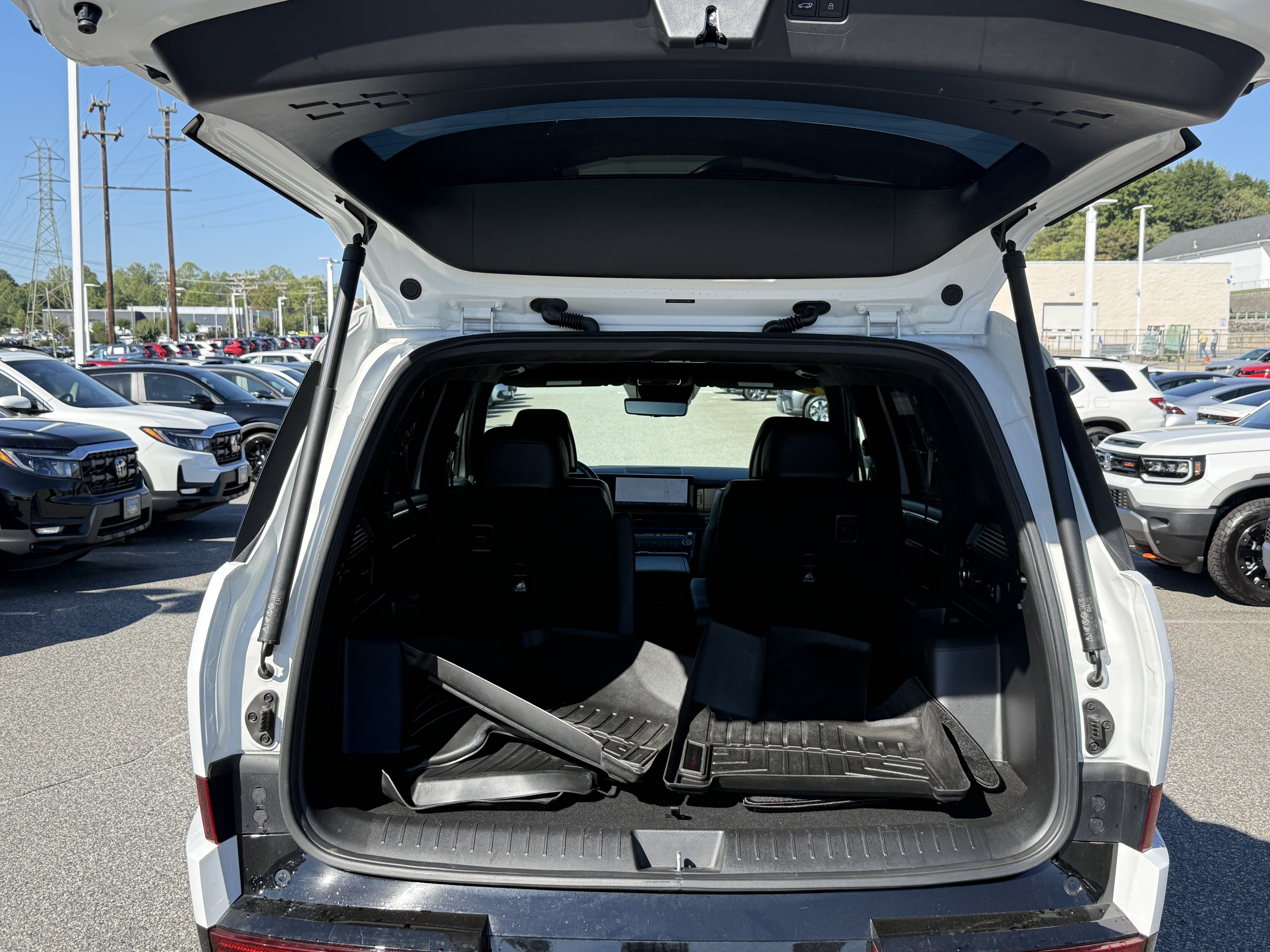 Used 2025 Hyundai Santa Fe Calligraphy FWD image 32