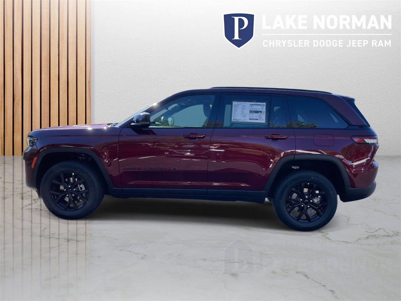 New 2025 Jeep Grand Cherokee Altitude image 5