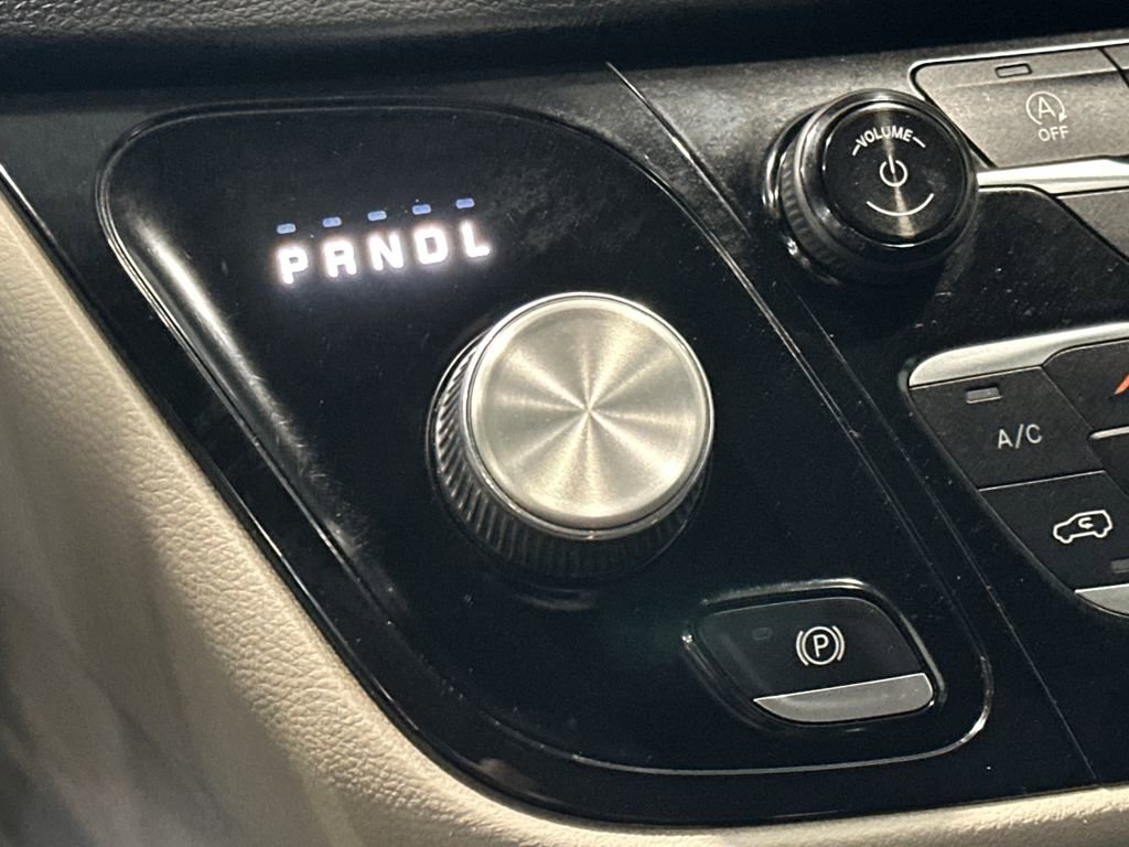 Used 2020 Chrysler Pacifica Touring-L FWD image 27