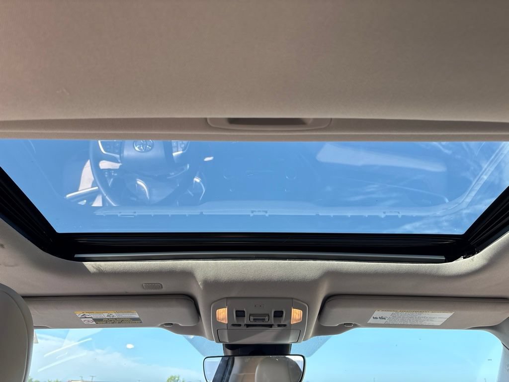 Used 2022 Toyota Highlander XLE AWD/4WD image 14