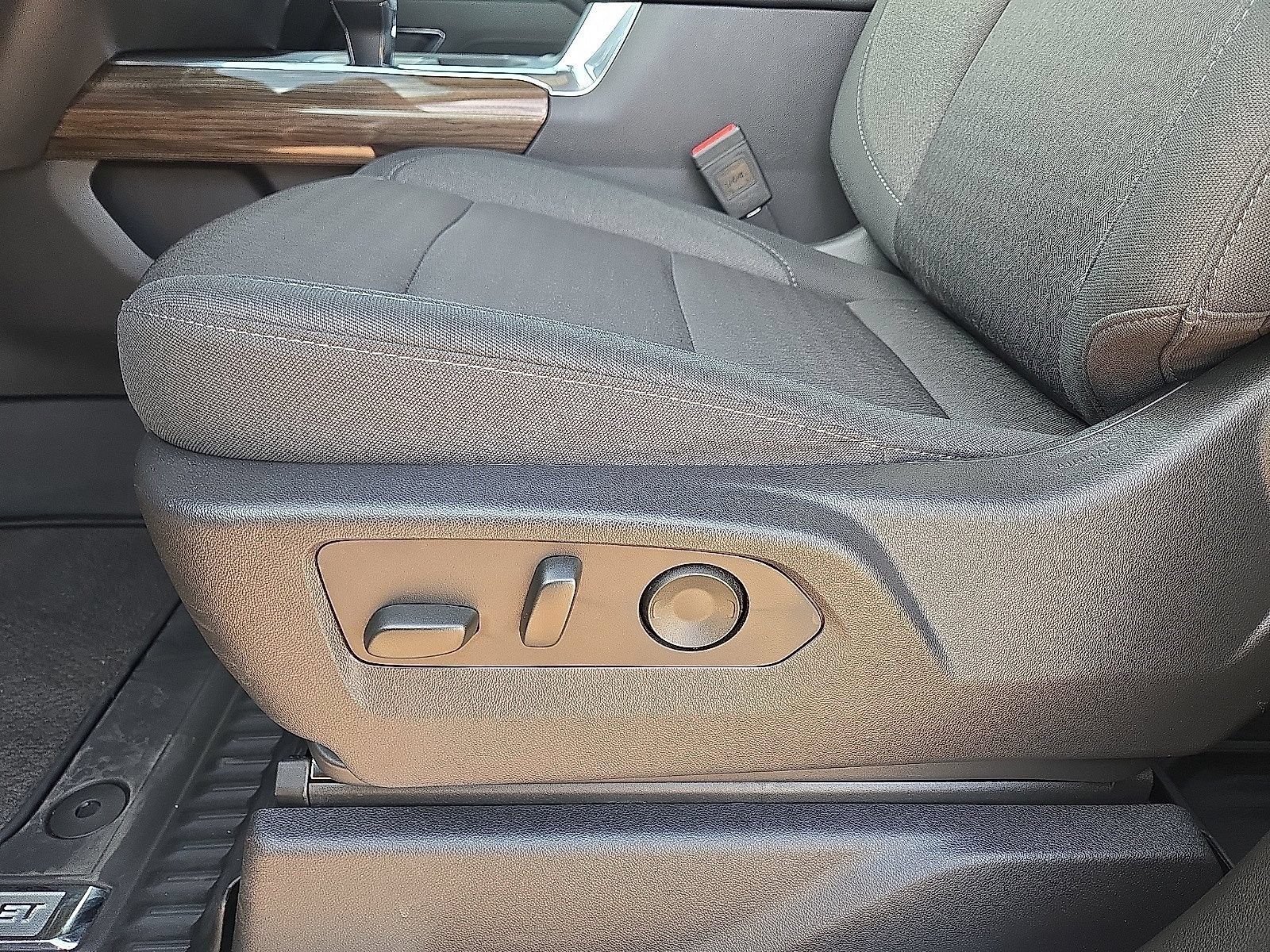 Used 2025 Chevrolet Silverado 1500 LT Trail Boss w/ LPO, Dark Essentials Package AWD/4WD image 25