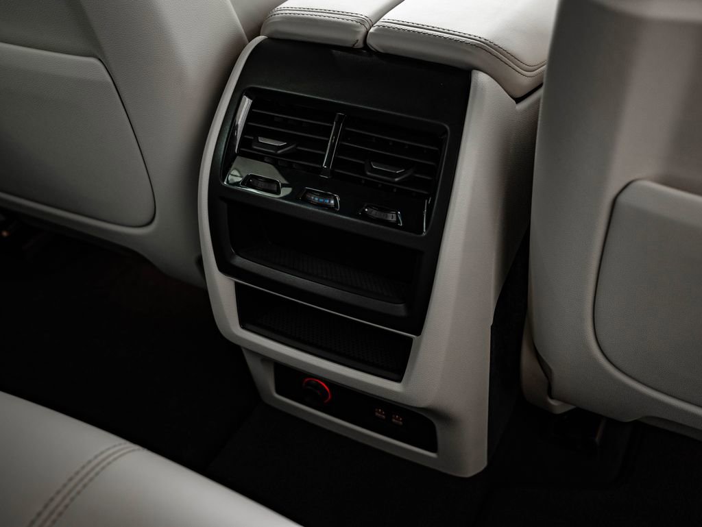 Used 2024 BMW X5 xDrive40i w/ Premium Package image 37