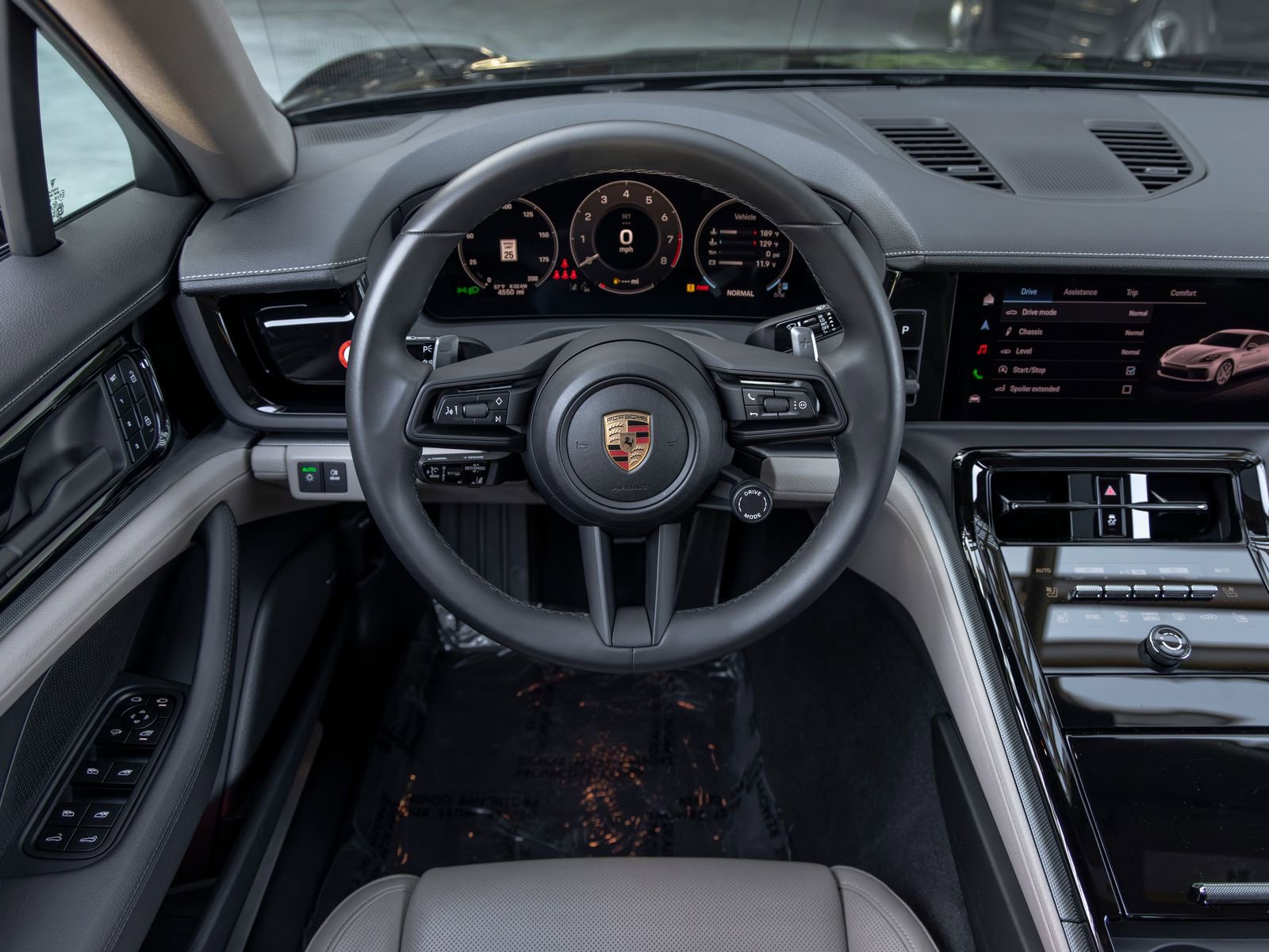 Certified 2025 Porsche Panamera RWD image 39