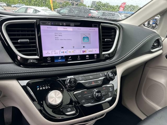 Used 2022 Chrysler Pacifica Touring-L AWD/4WD image 23