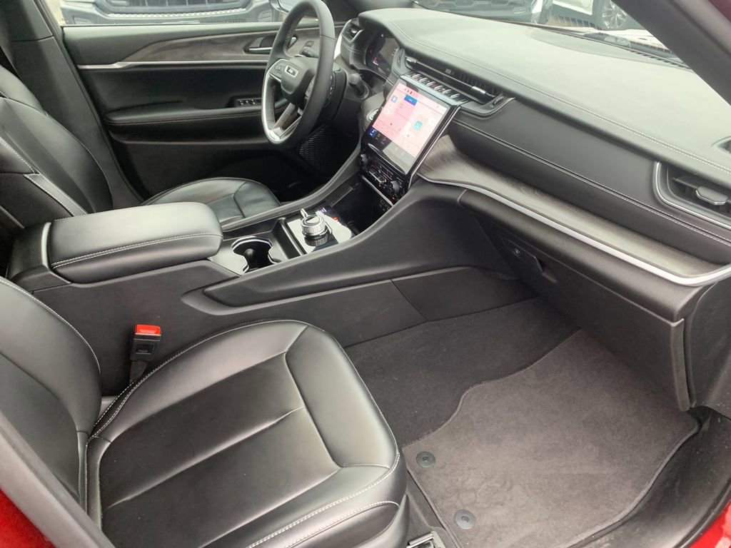 Used 2024 Jeep Grand Cherokee Limited image 17