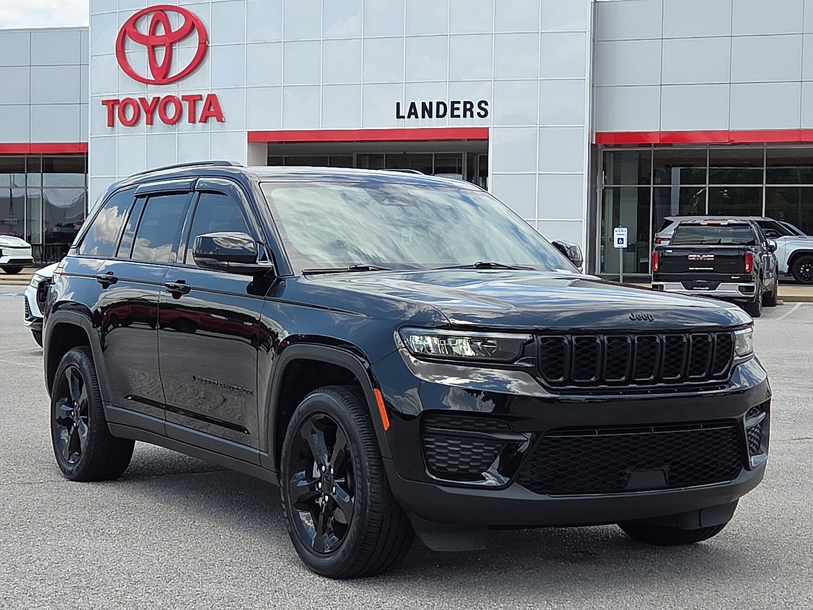Used 2024 Jeep Grand Cherokee Altitude