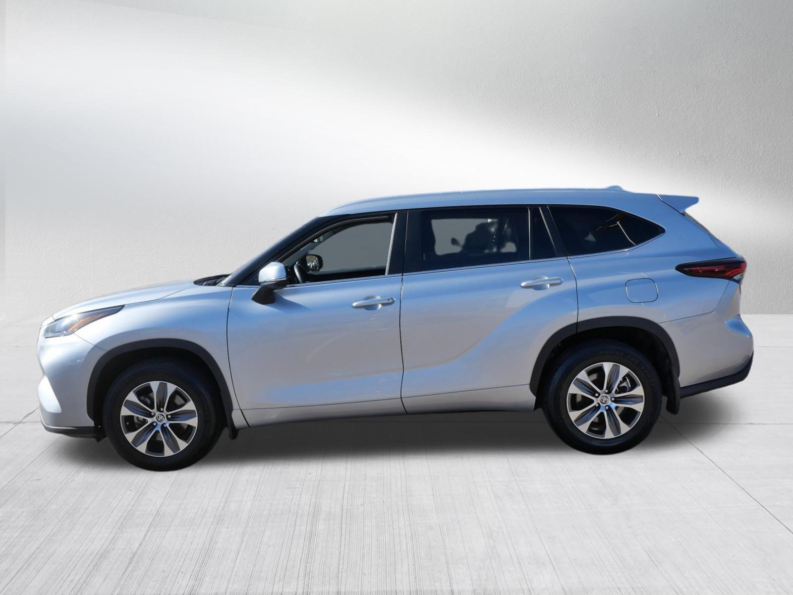 Certified 2024 Toyota Highlander XLE AWD/4WD image 5