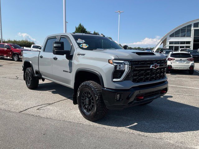 Used 2024 Chevrolet Silverado 2500 ZR2 w/ Technology Package AWD/4WD image 3