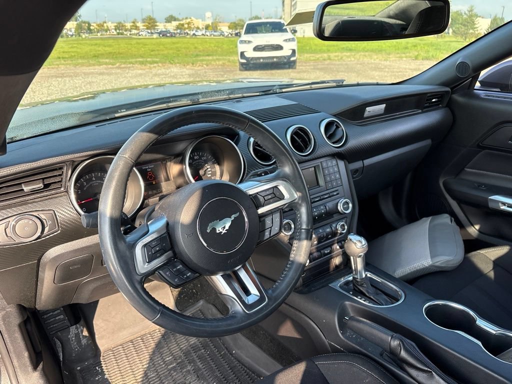 Used 2018 Ford Mustang Coupe RWD image 15