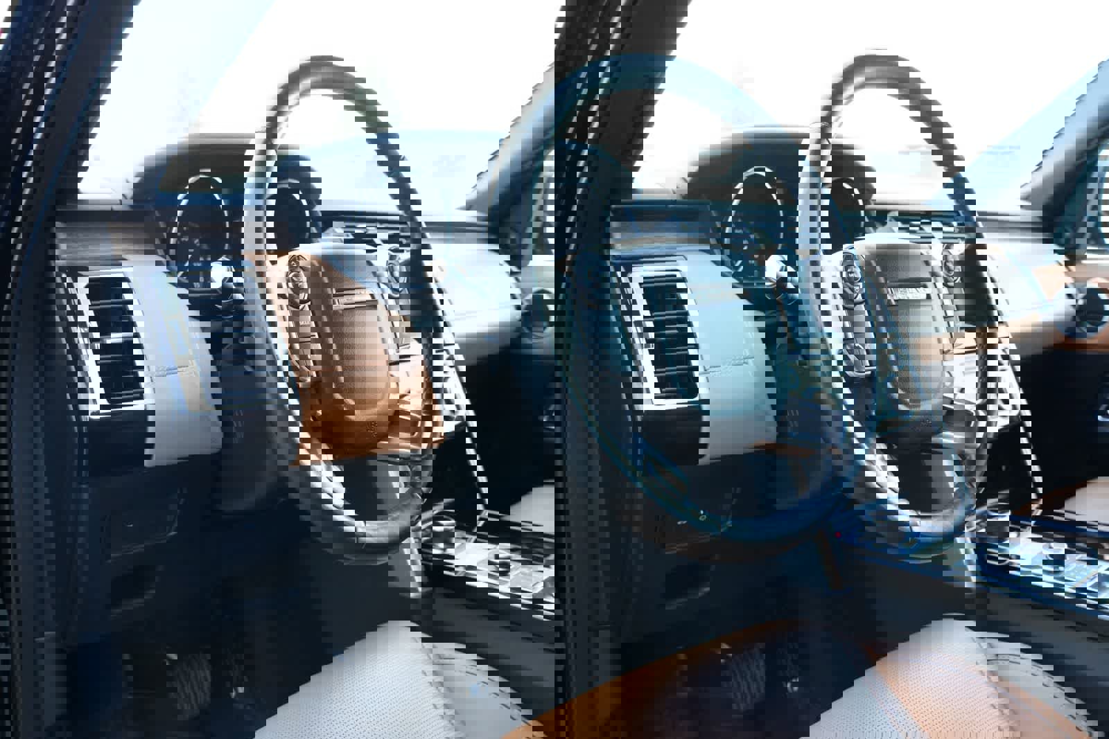 Used 2017 Land Rover Discovery HSE Luxury image 15