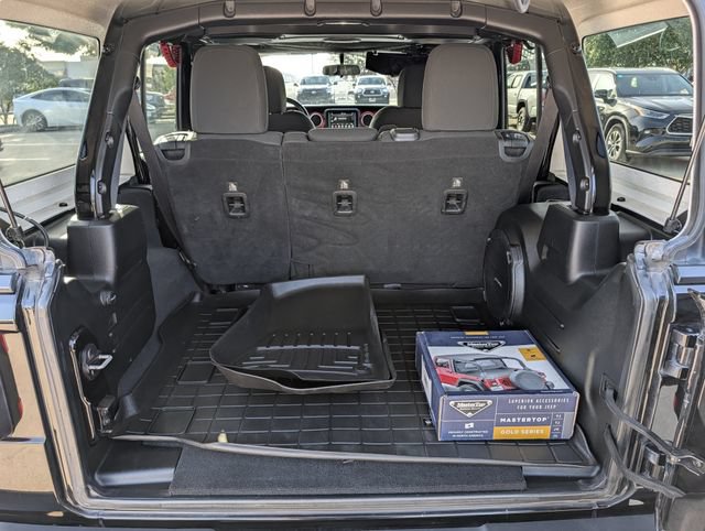 Used 2018 Jeep Wrangler Unlimited Rubicon w/ LED Lighting Group AWD/4WD image 28