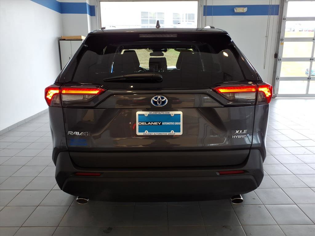 Used 2023 Toyota RAV4 XLE Premium image 5