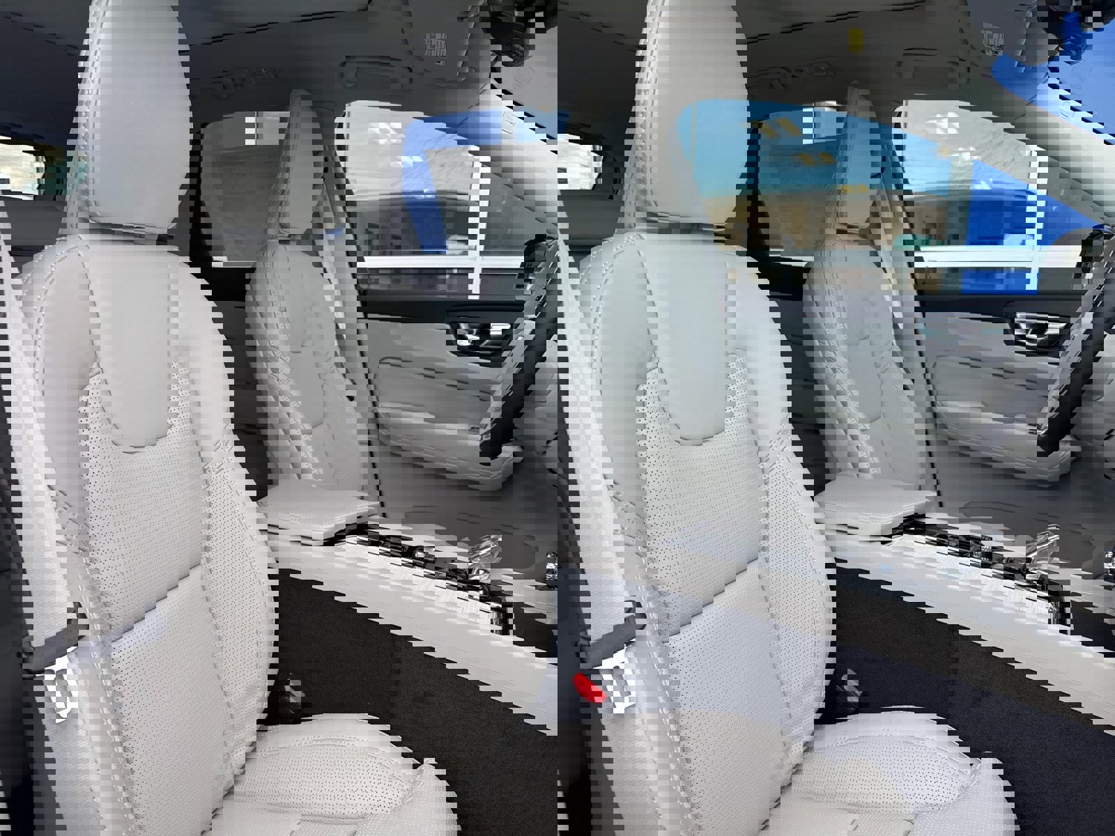 New 2026 Volvo XC60 B5 Ultra w/ Protection Package Premier image 15