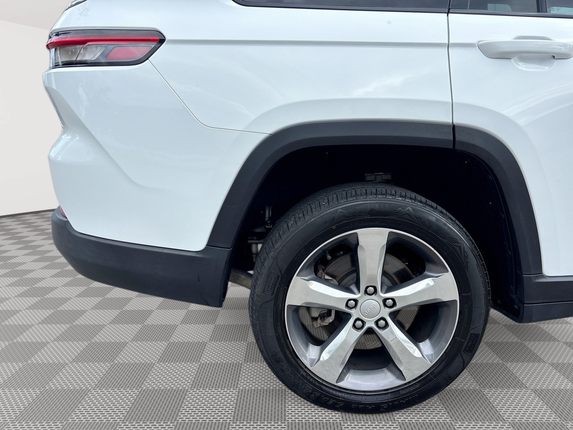 Used 2021 Jeep Grand Cherokee L Limited AWD/4WD image 30