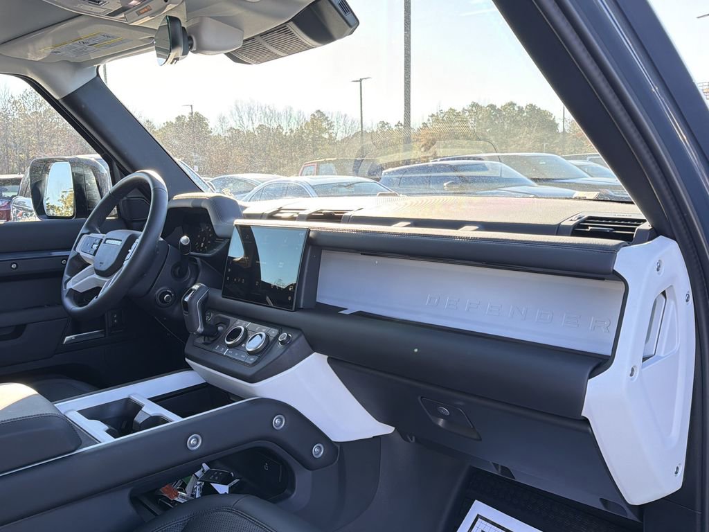 Used 2025 Land Rover Defender 110 S image 16