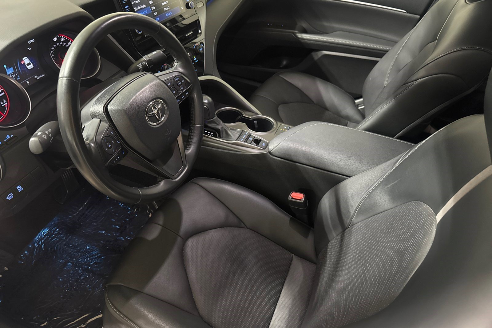 Used 2023 Toyota Camry XSE FWD image 4
