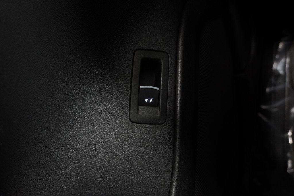 Used 2016 Volkswagen Touareg VR6 image 39