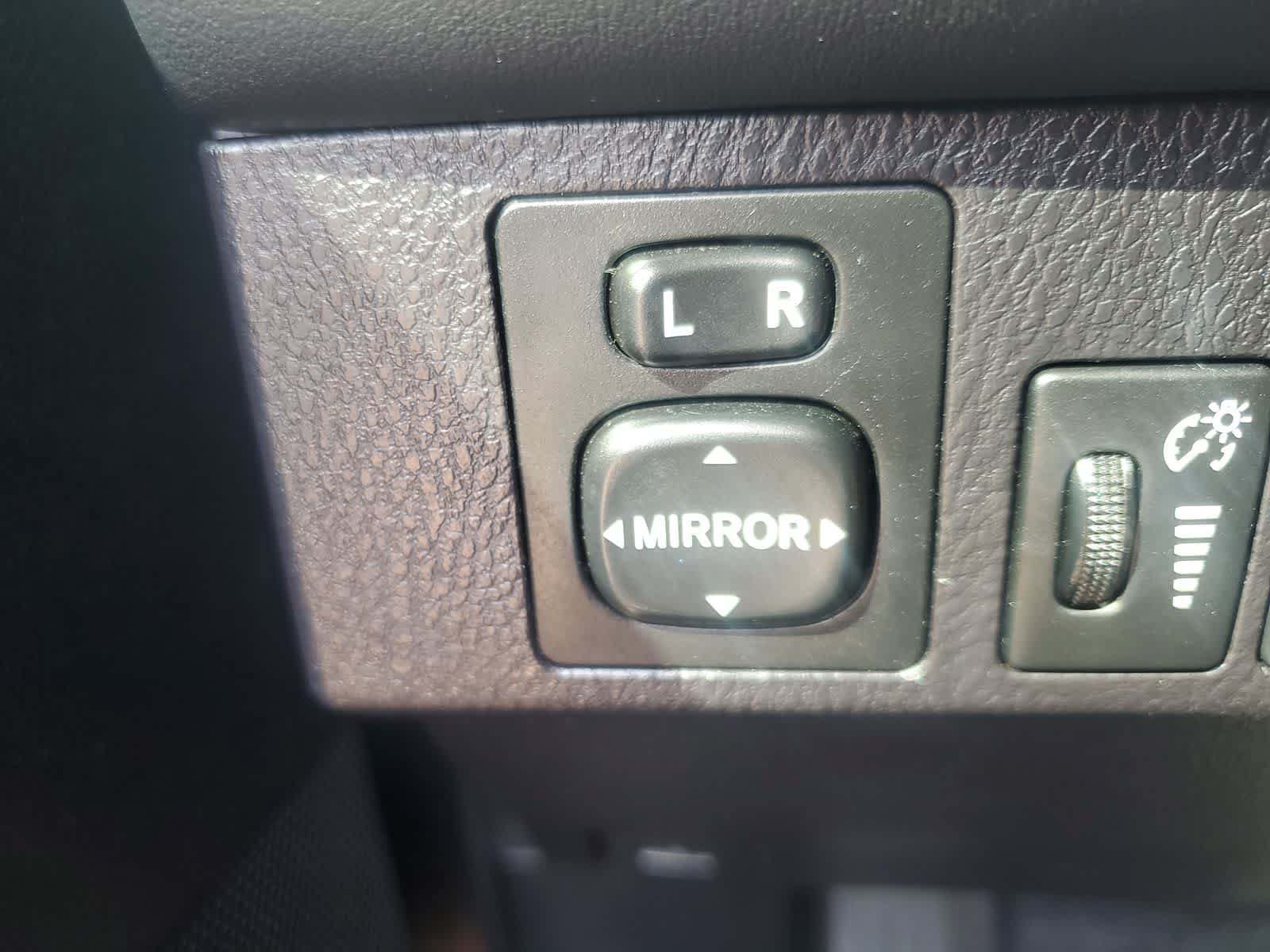 Used 2016 Toyota RAV4 Limited FWD image 25