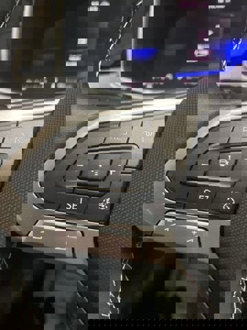 Certified 2025 Volkswagen Taos SE w/ Panoramic Sunroof Package image 17