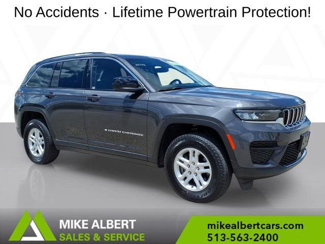 Used 2023 Jeep Grand Cherokee Laredo AWD/4WD image 1