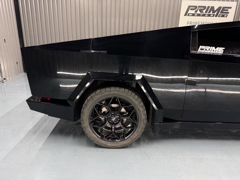 Used 2024 Tesla Cybertruck AWD Crew Cab image 14