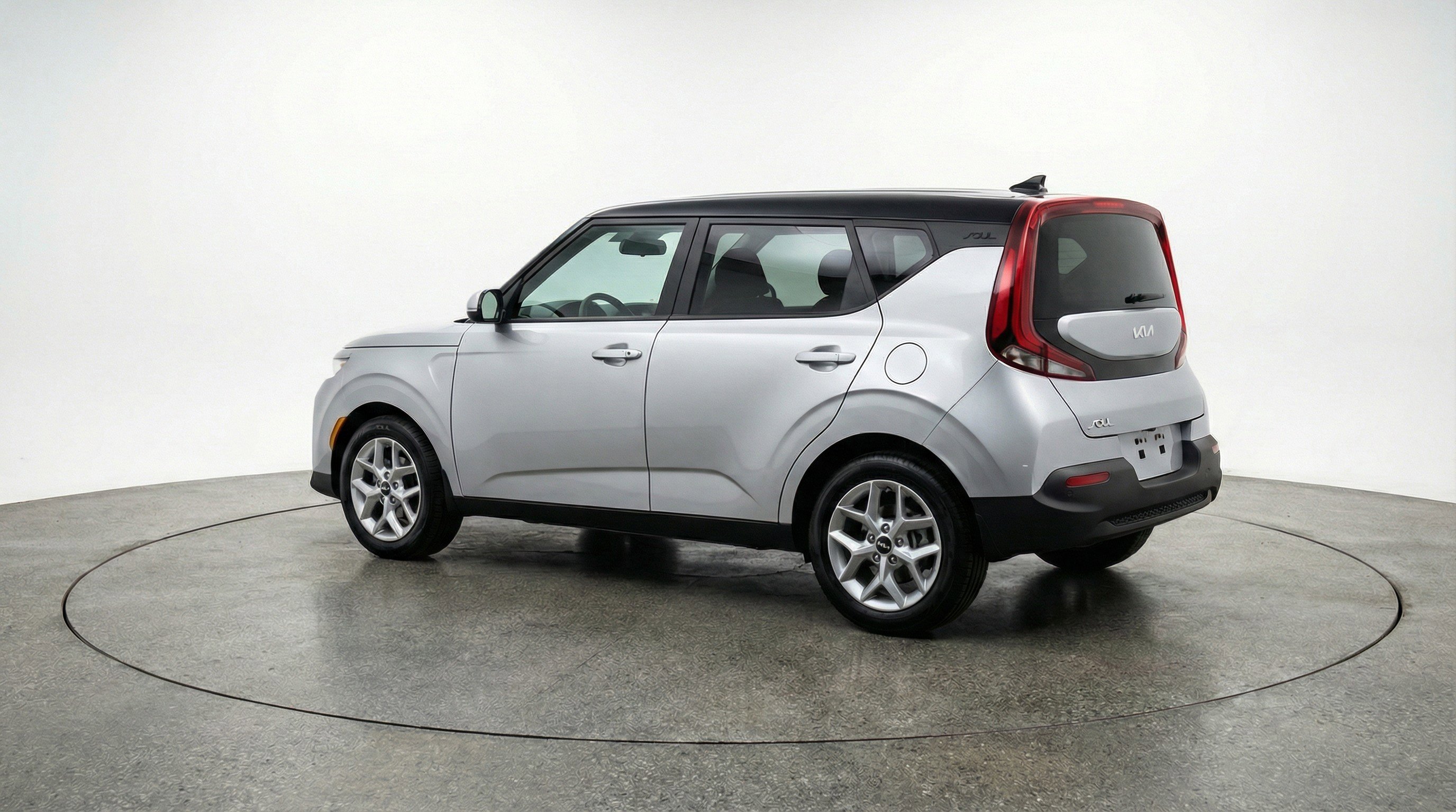 Used 2025 Kia Soul LX w/ LX Technology Package FWD image 6