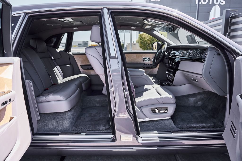Used 2025 Rolls-Royce Phantom Sedan RWD image 26